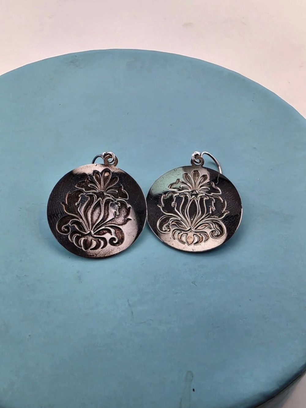 ✨ Sugarlime 925 Sterling Silver Round Embossed Floral Drop Earrings  ✨